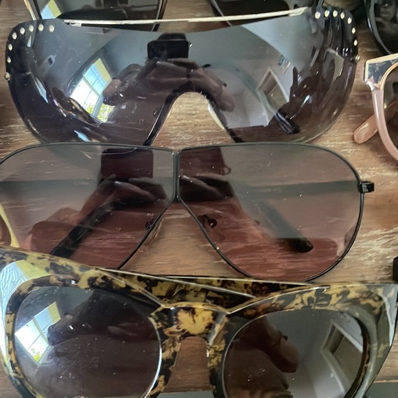 Set of 15 various styles and colors of sunglasses - Picture 5 of 13